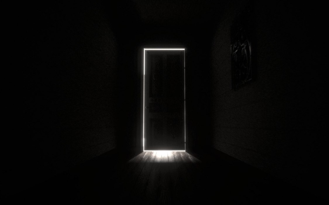Открытая дверь в темноте