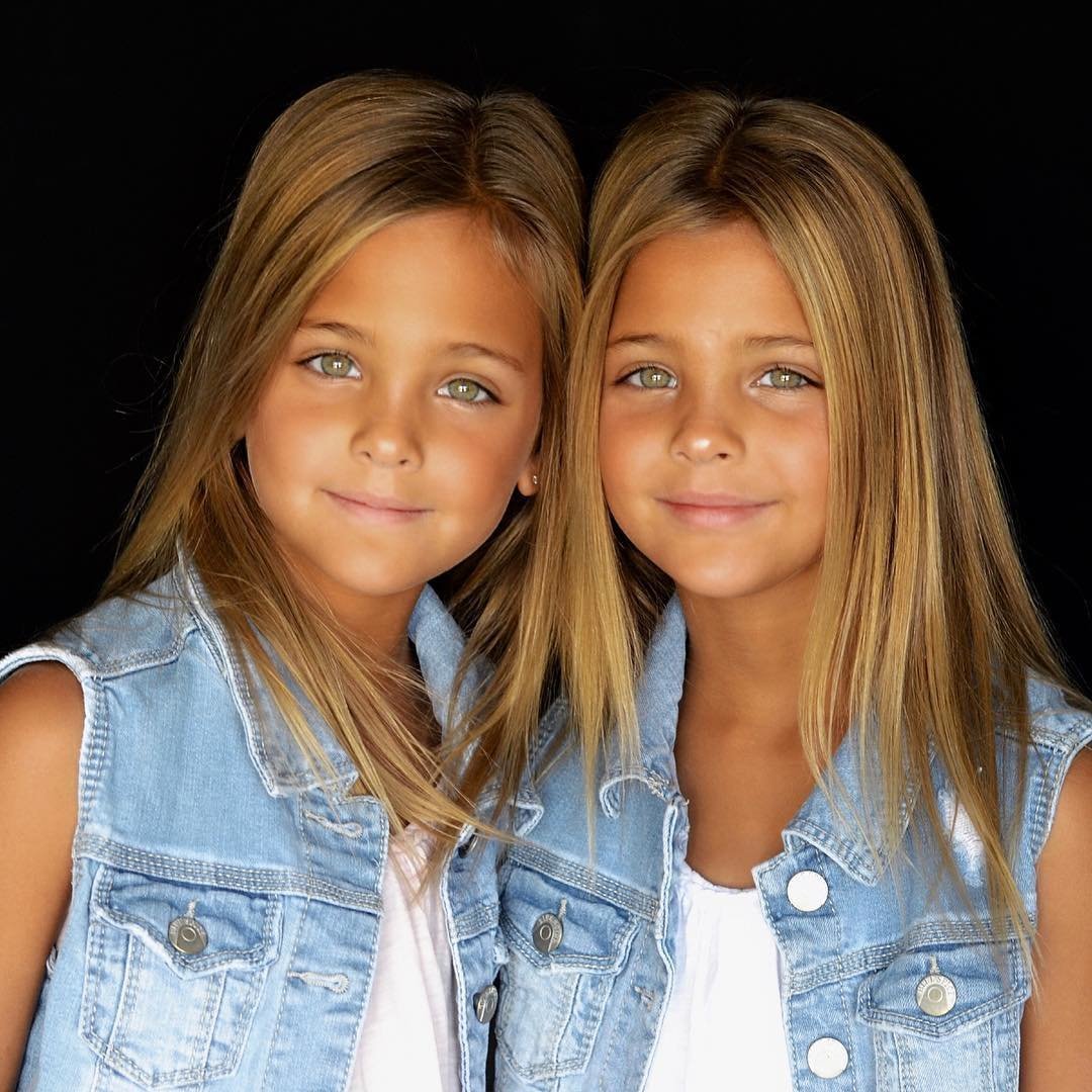 Девочки близняшки блондинки фото