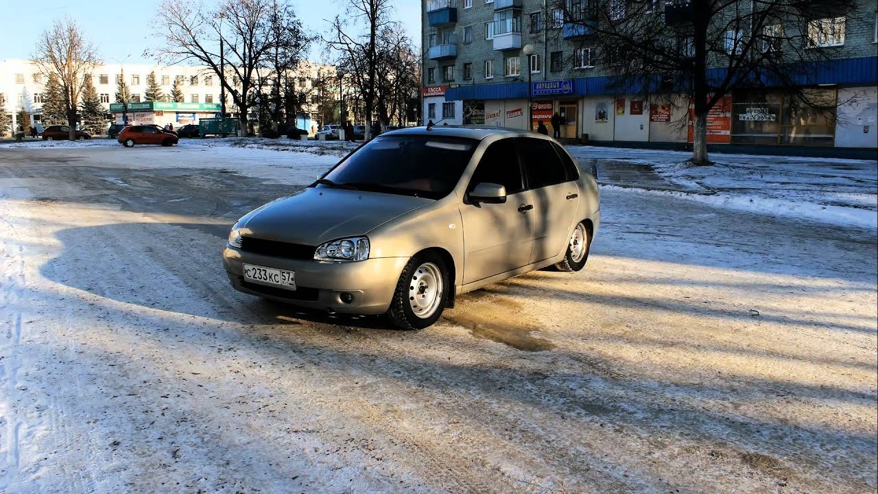 Малютка среди гоночных авто