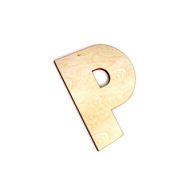 Буква r на белом фоне