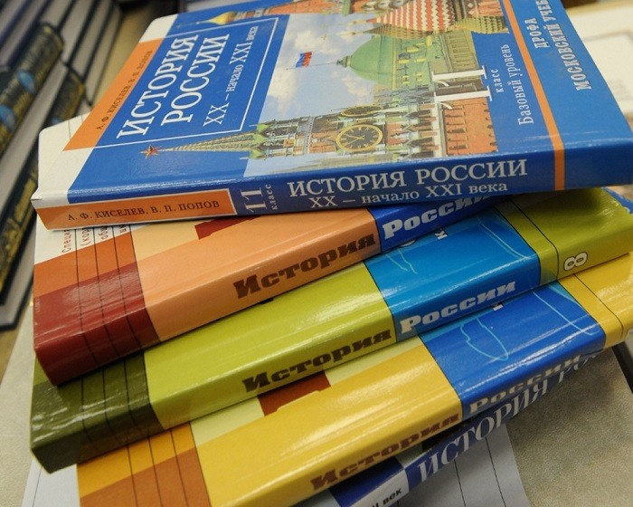 Сколько школьных учебников размером 128 кбайт можно разместить на компакт диске емкостью 700 мб