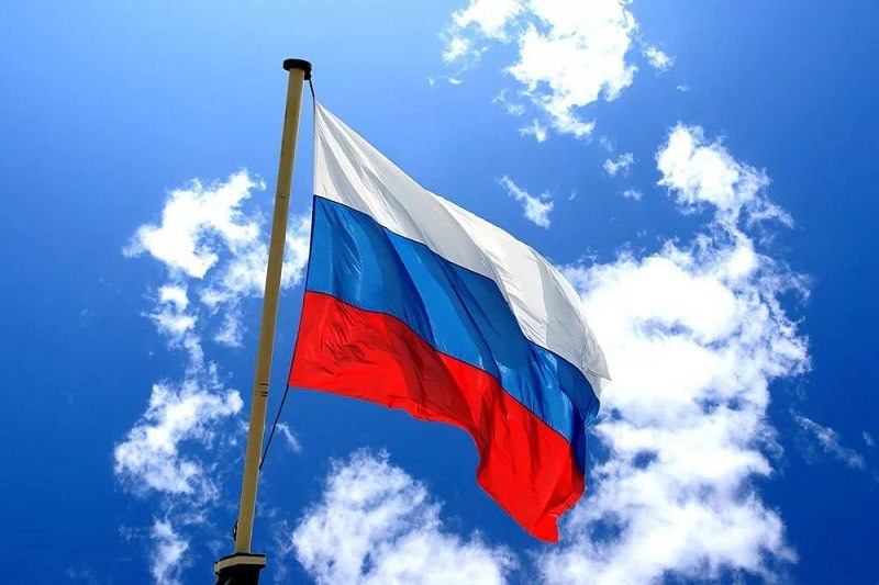 Аватарка на фоне российского флага