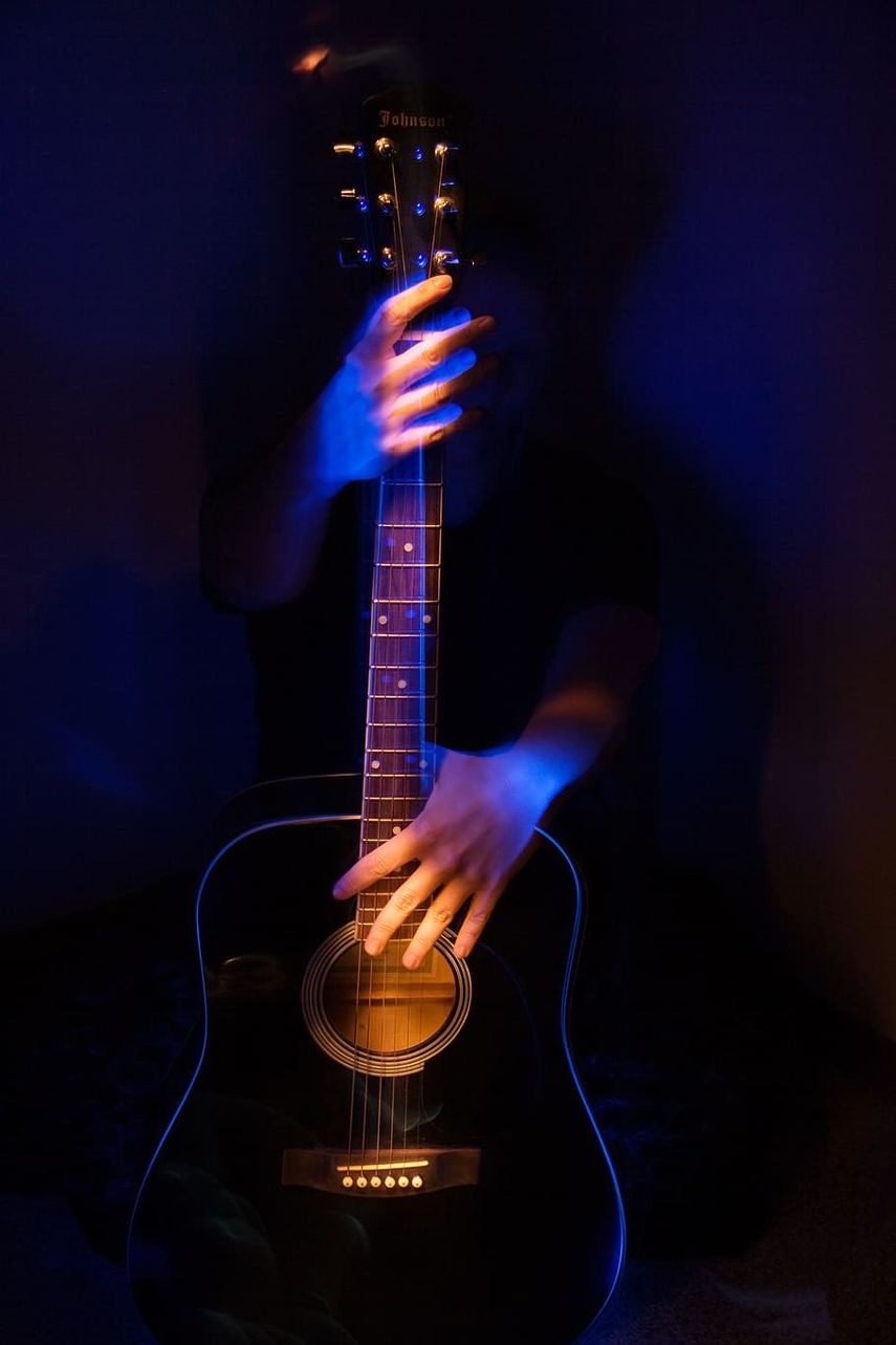 Гитара в темноте