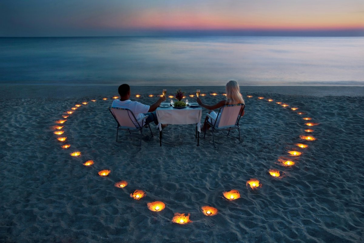 Романтический ужин на закате