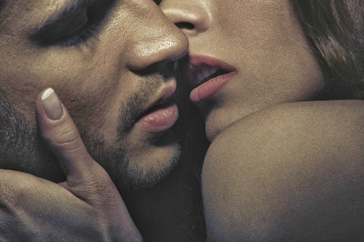 поцелуй между мужчиной и женщиной картинки