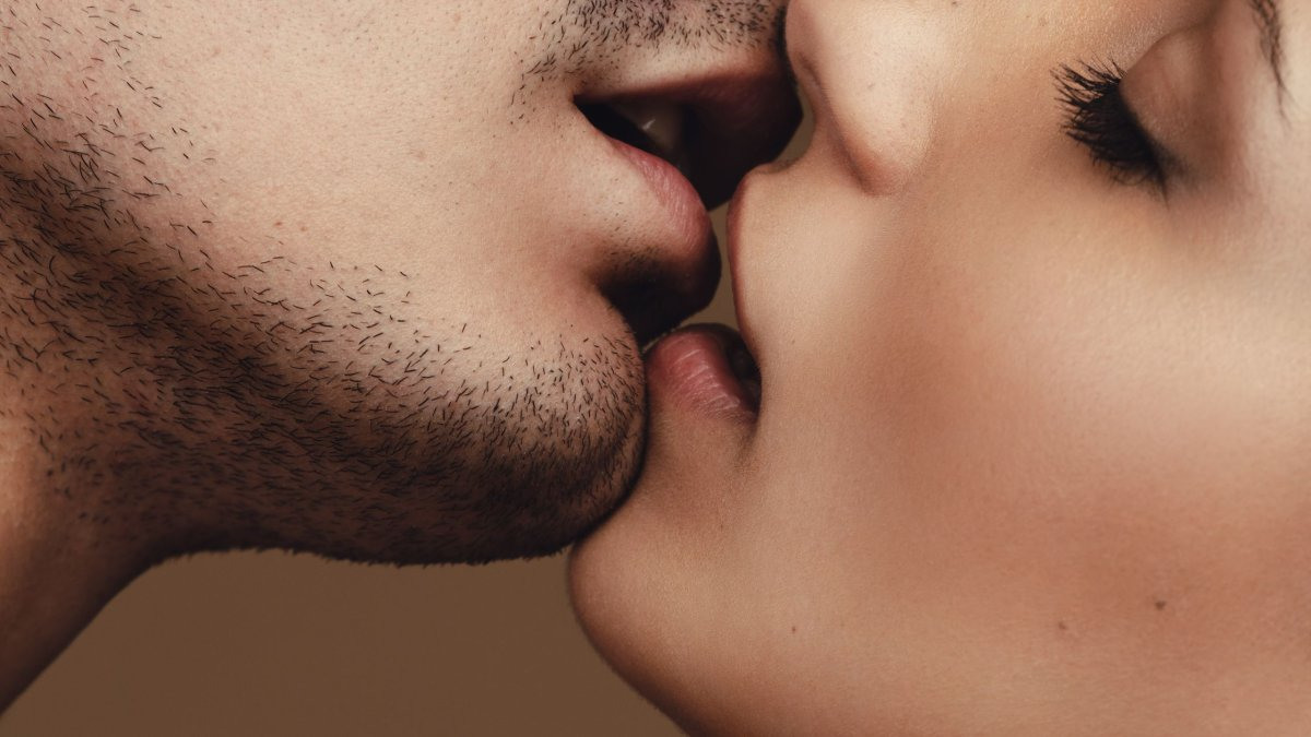 фото поцелуев в губы мужчины