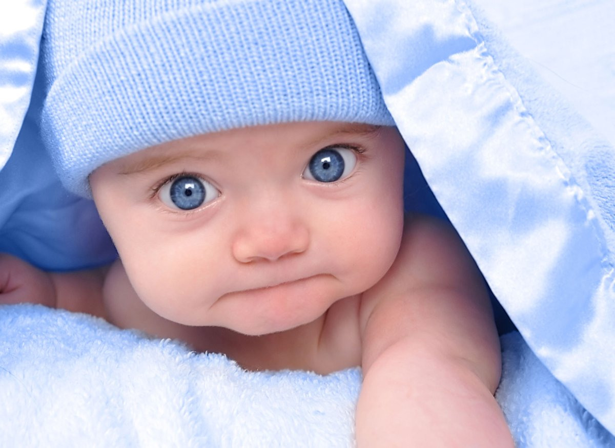 Маленькие новорожденные мальчики. Красивые малыши. Красивые младенцы. Малыш с голубыми глазами. Красивые детки.