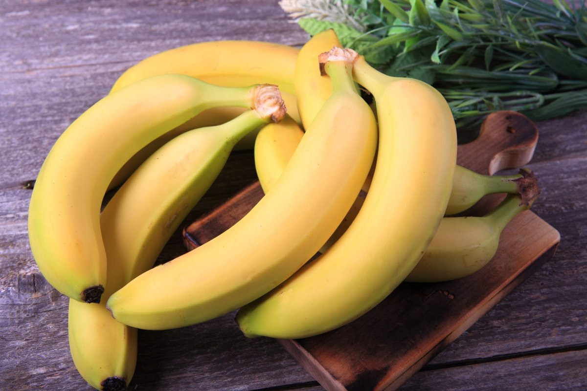 Фрукты банан