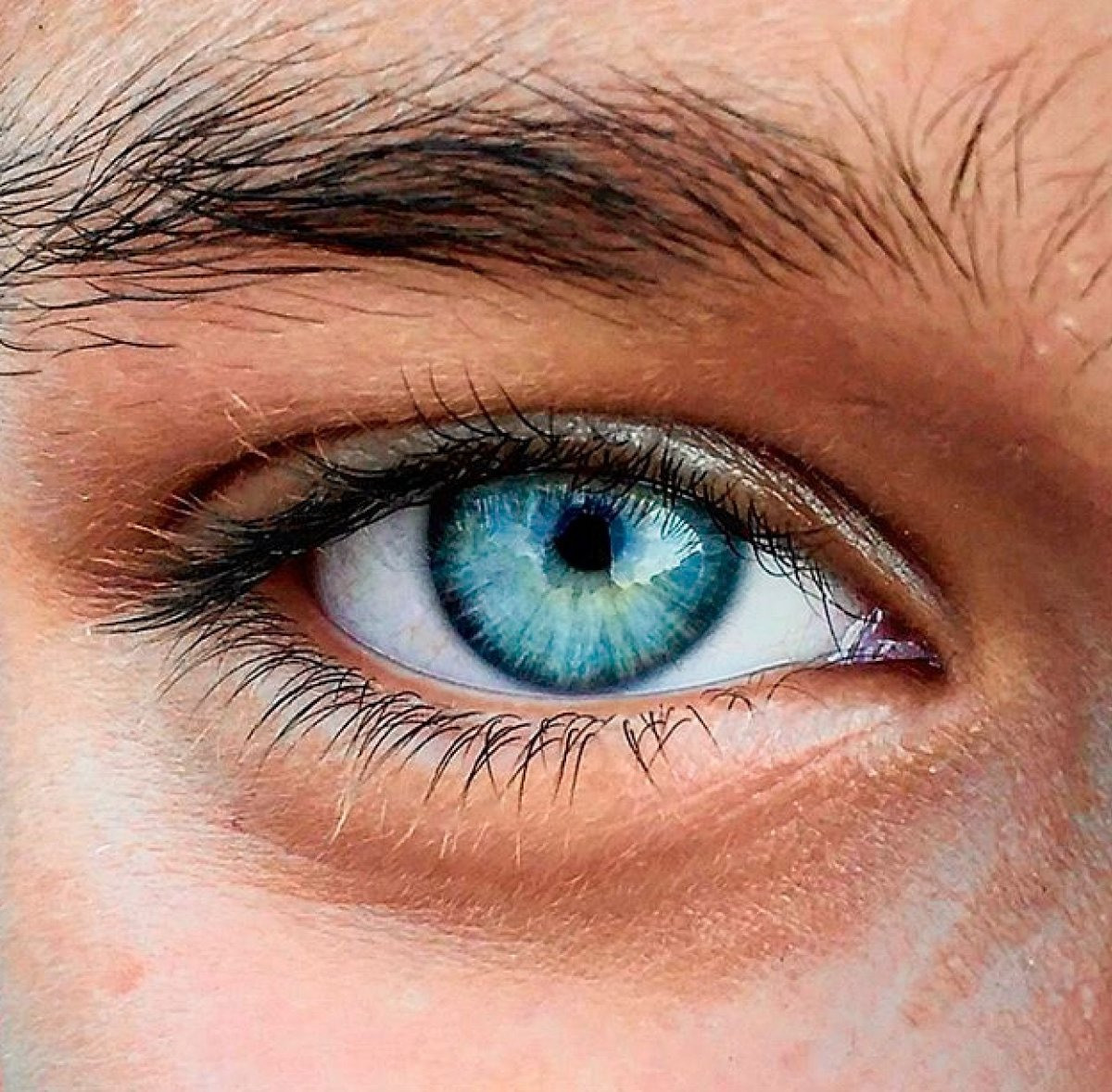 Как выглядят серые глаза у человека фото