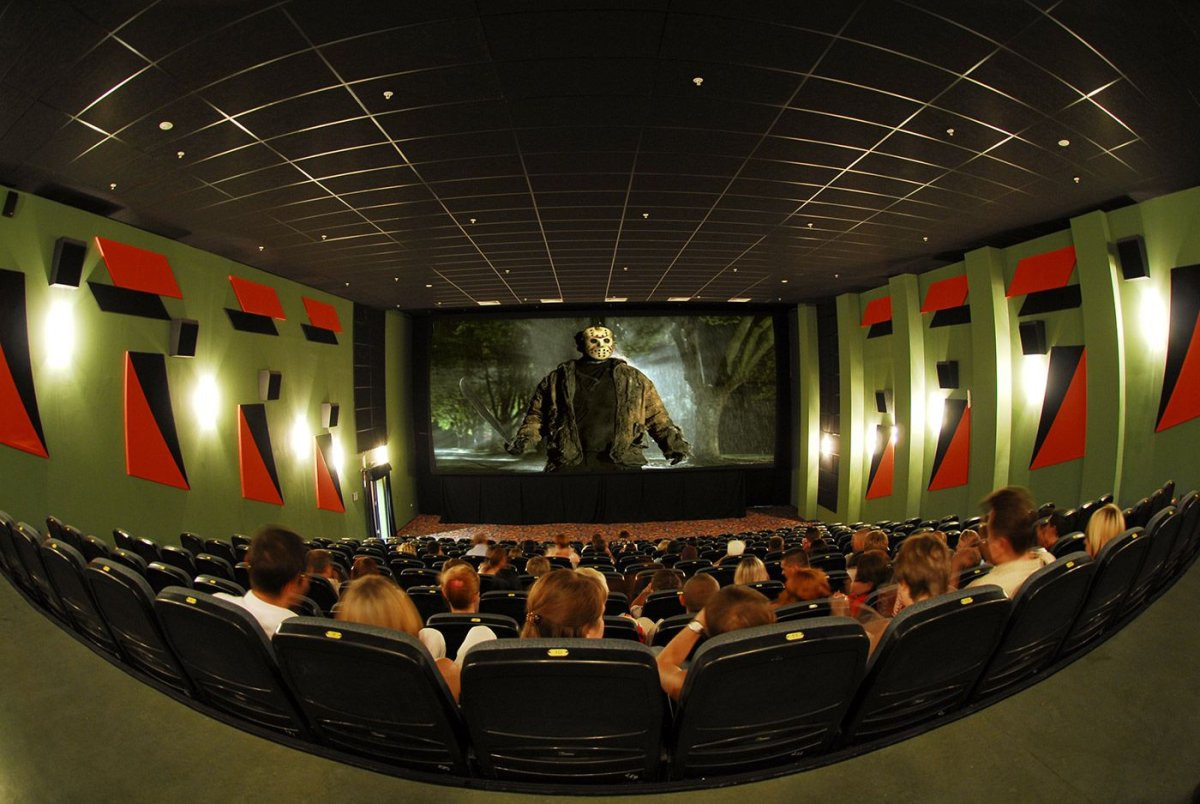 Фото кинотеатра внутри со зрителями