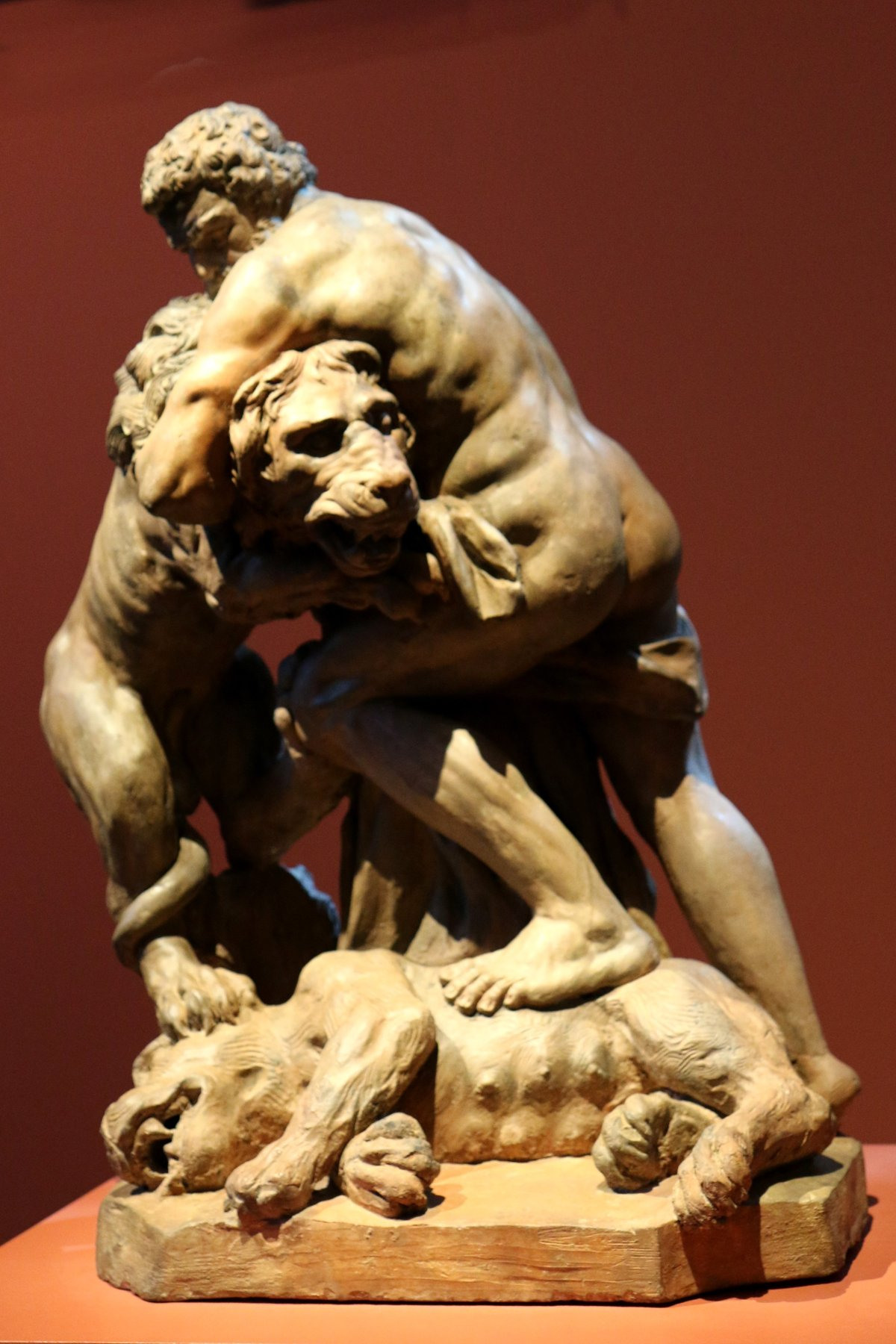 Немейский Лев статуя