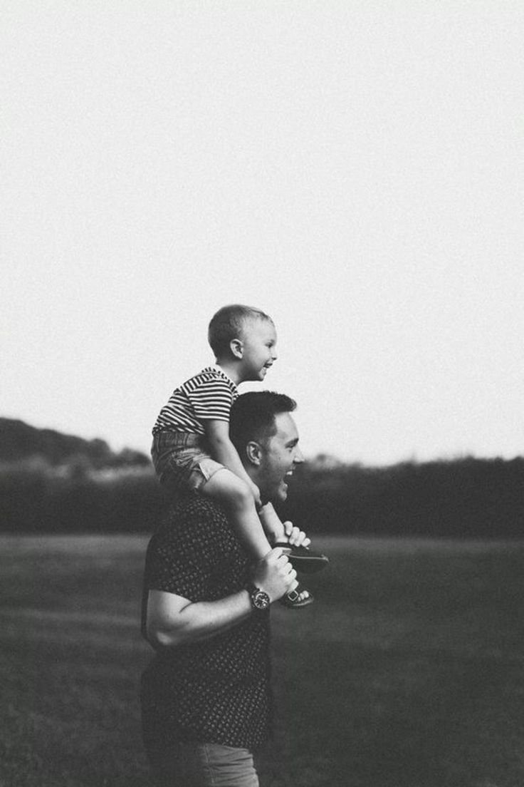 Yo father bongacam photo. Отец и сын. Фотосессия папа и сын. Мужчина с ребенком. Мужчина с ребенком на руках.