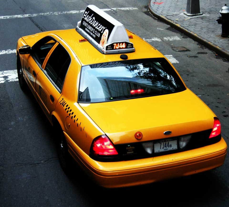 Картинка такси черно белая