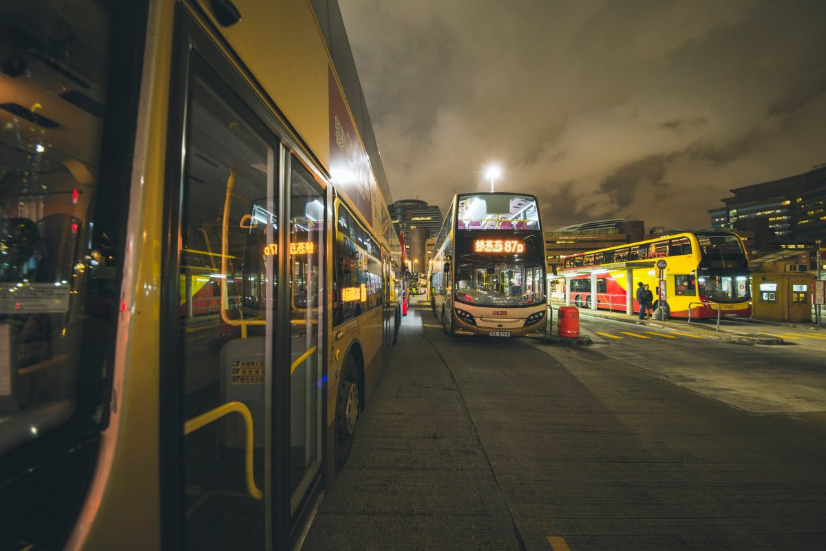Вид из автобуса ночью