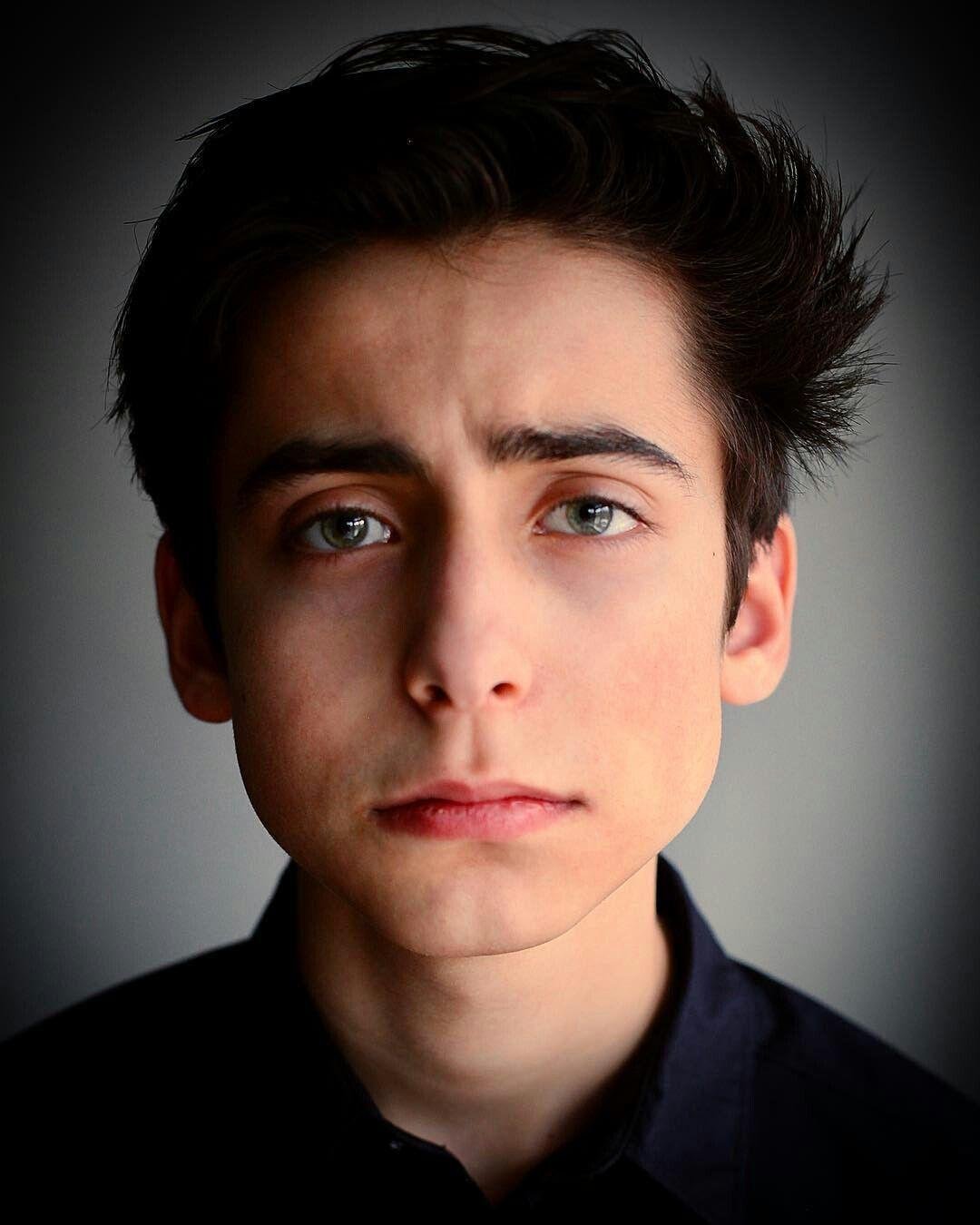 Aidan gallagher картинки