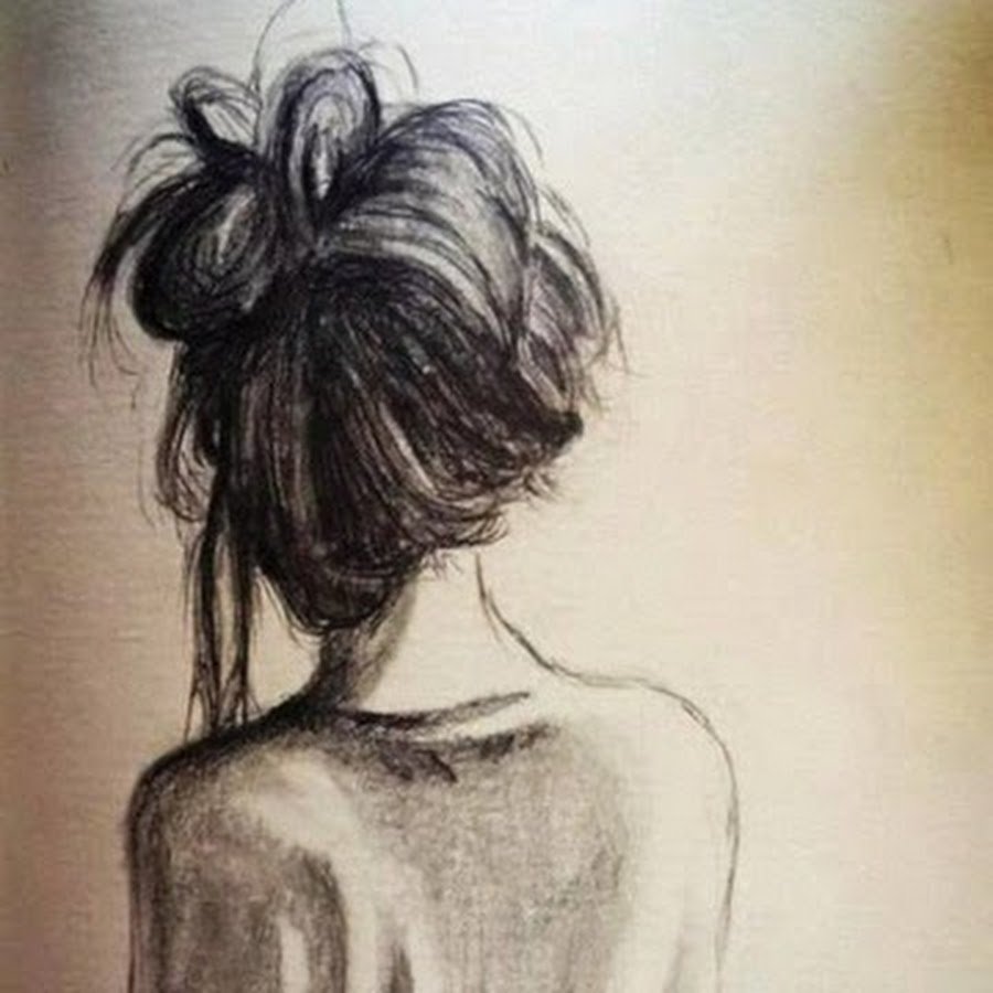 Женщина со спины карандашом