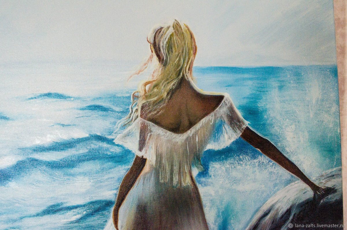 Девушка у моря картина в бежевых тонах