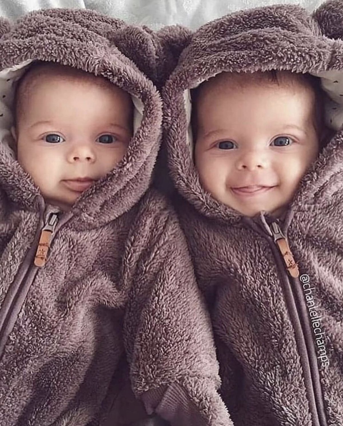 Фото детей двойняшек мальчик и девочка