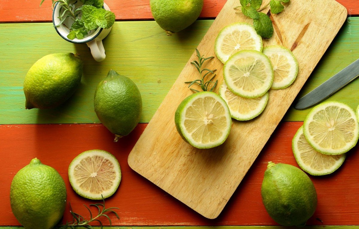 Лайм и зеленый лимон