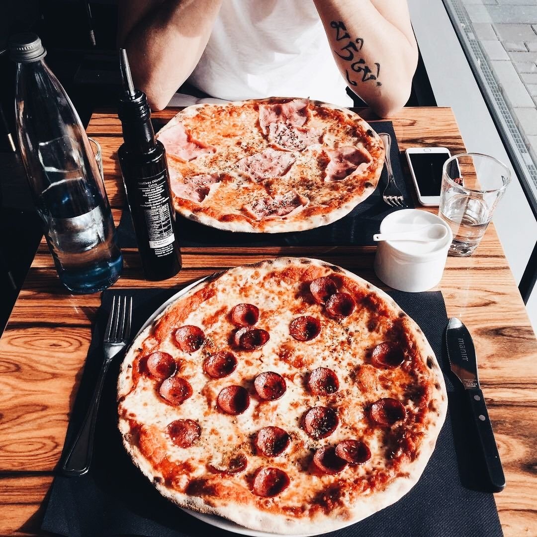 фотография пиццы в кафе фото 52