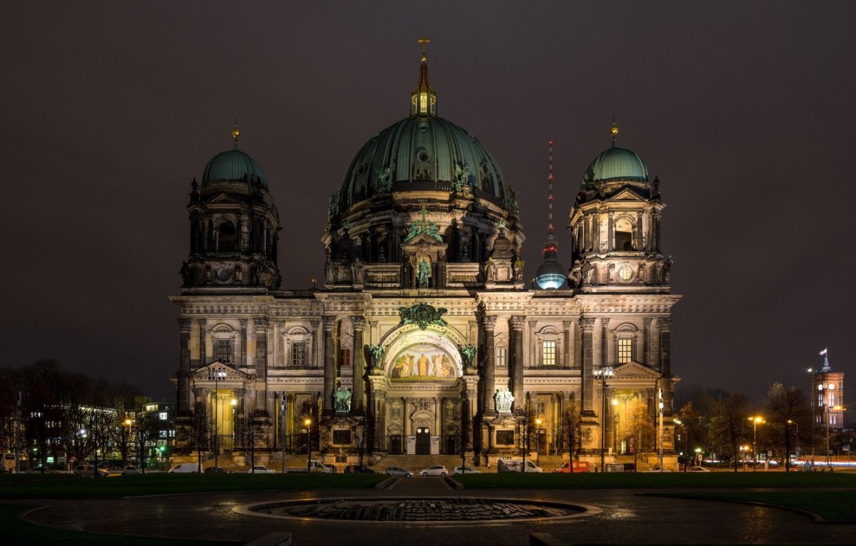 Берлинский кафедральный собор и Исаакиевский собор