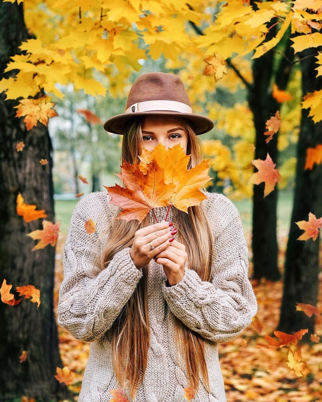фото женщин осенью