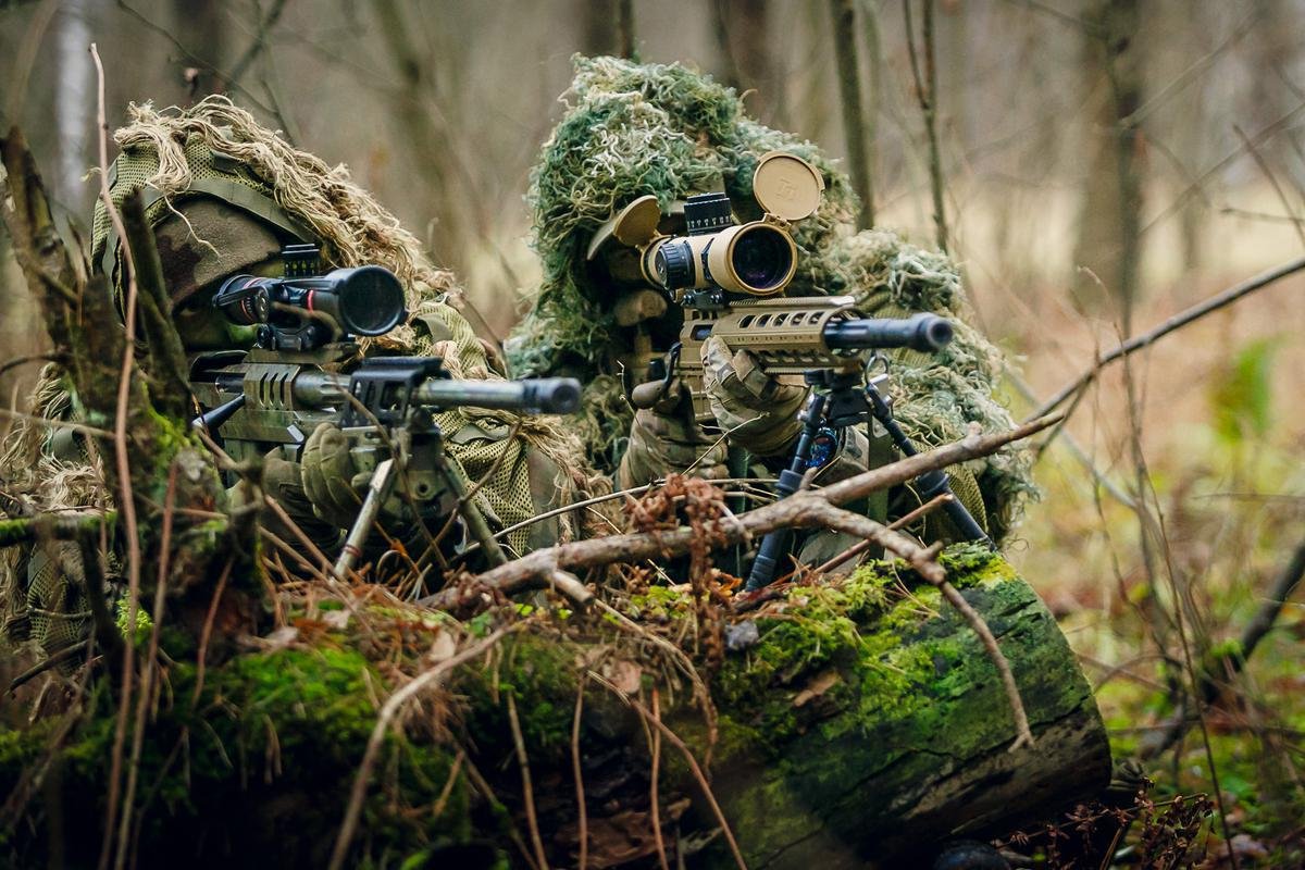 Снайперская винтовка камуфляж лес