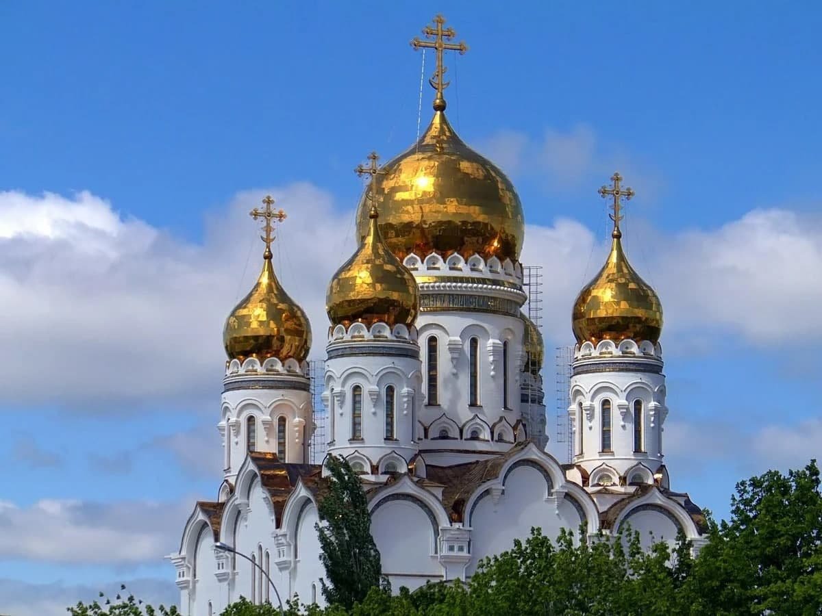 Золотые купола церквей храмов соборов мира