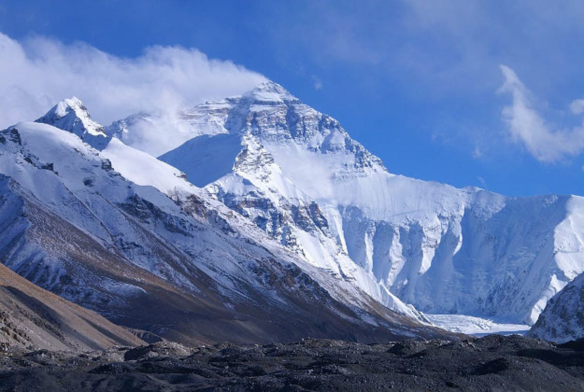 Everest Himalaya logo