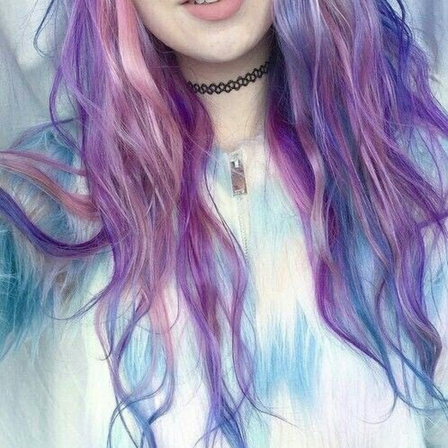 Тумблер герл с фиолетовыми волосами