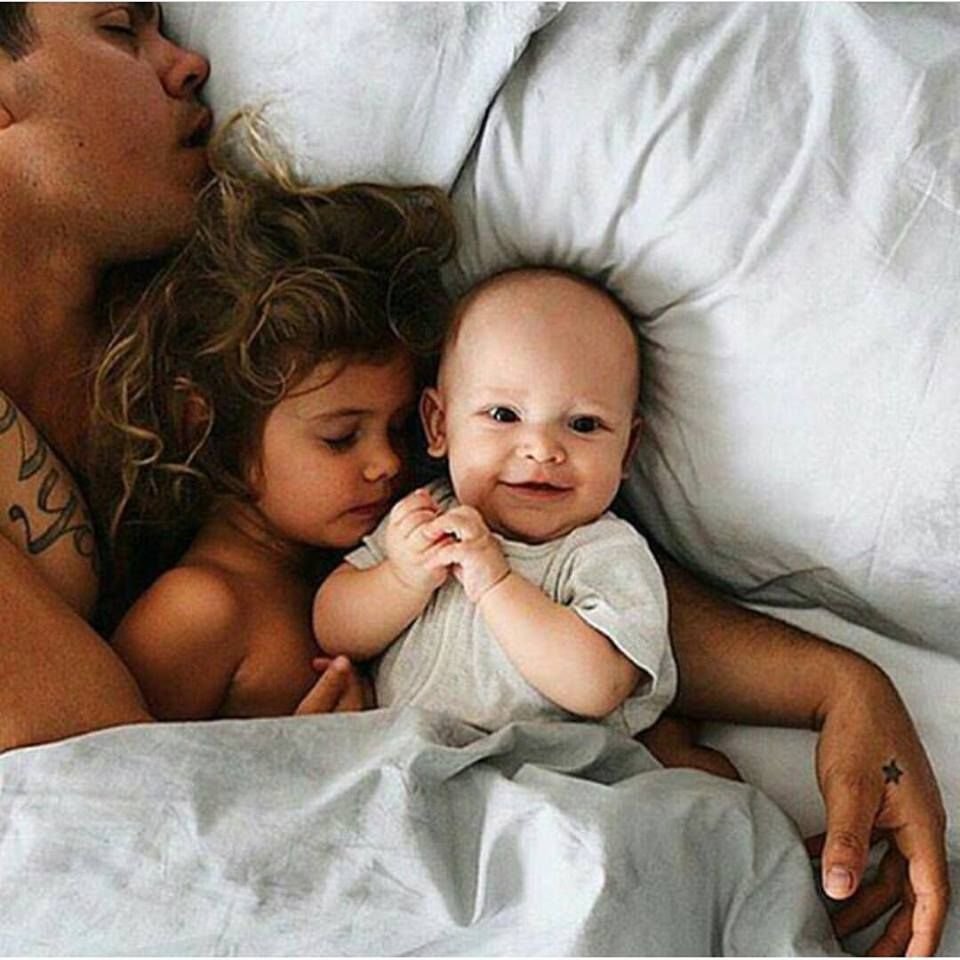 Фото семьи с дочкой и сыном фото