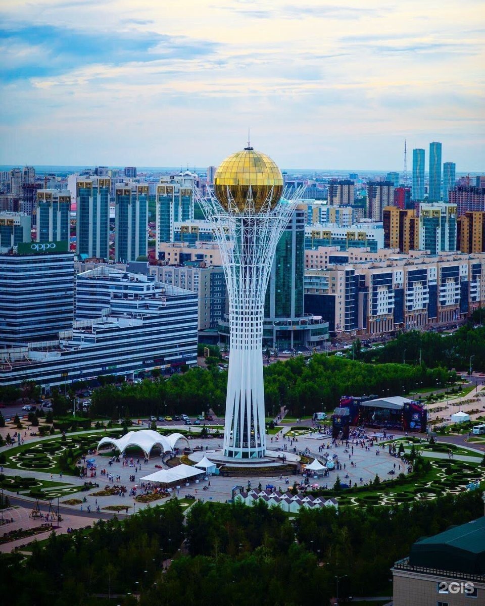 Нур-Султан монумент «Астана-Байтерек»