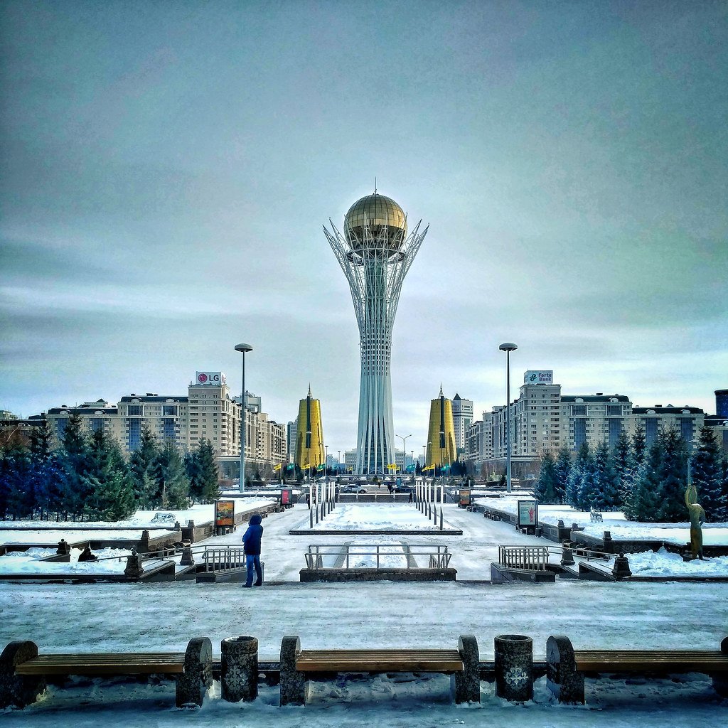 Астана Байтерек зима