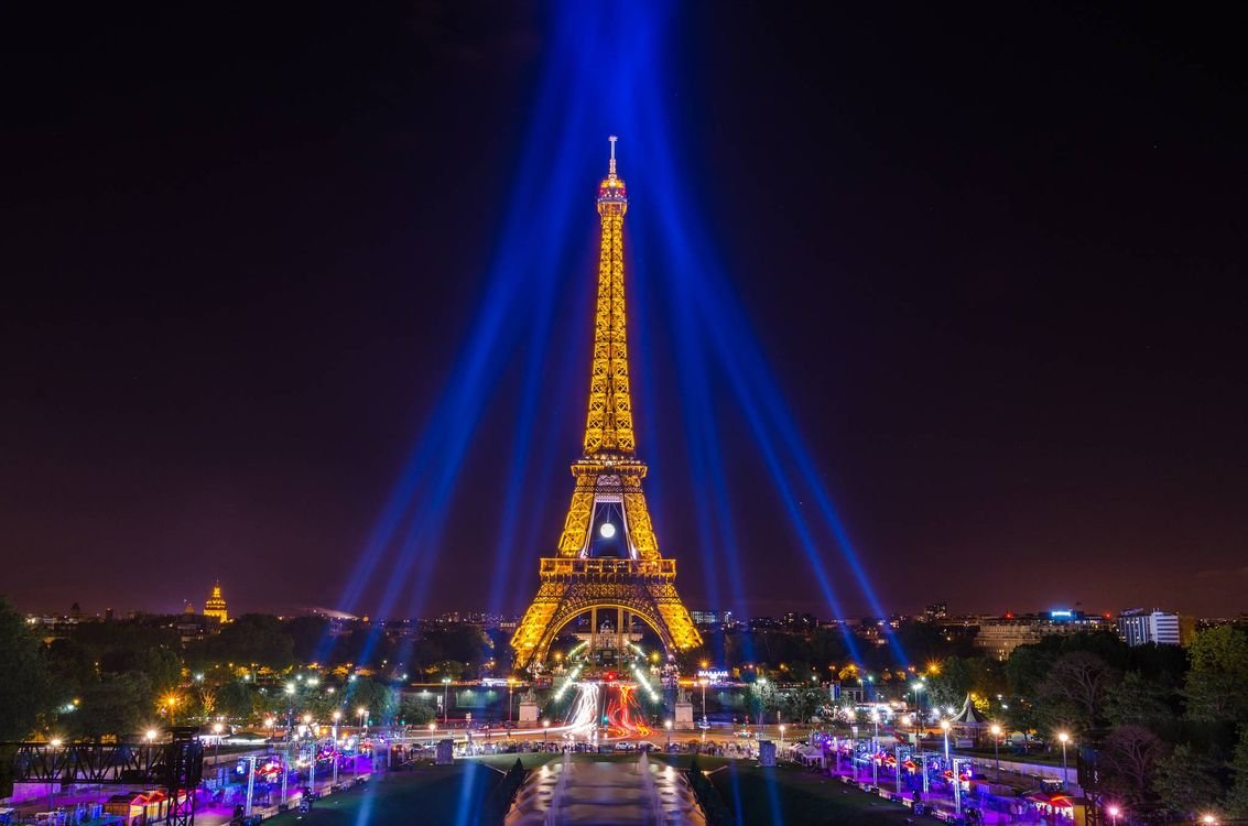 Франция Эйфелева башня ночью