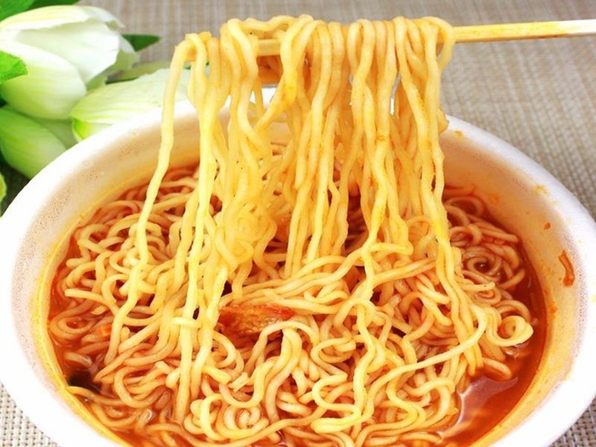 Похоже на лапшу. Китайская лапша instant Noodle. Китайские спагетти. Лапша быстрого приготовления макарон. Лапша быстрого приготовления спагетти.