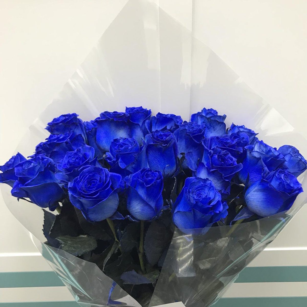 Красивый букет синих роз