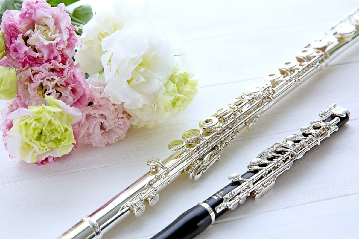 Флейта и цветы