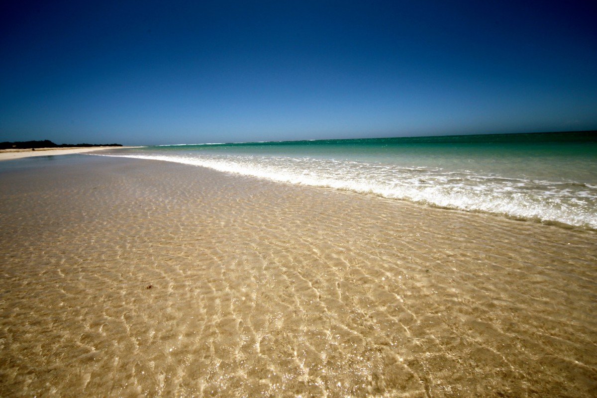 Пляж песчаный берег