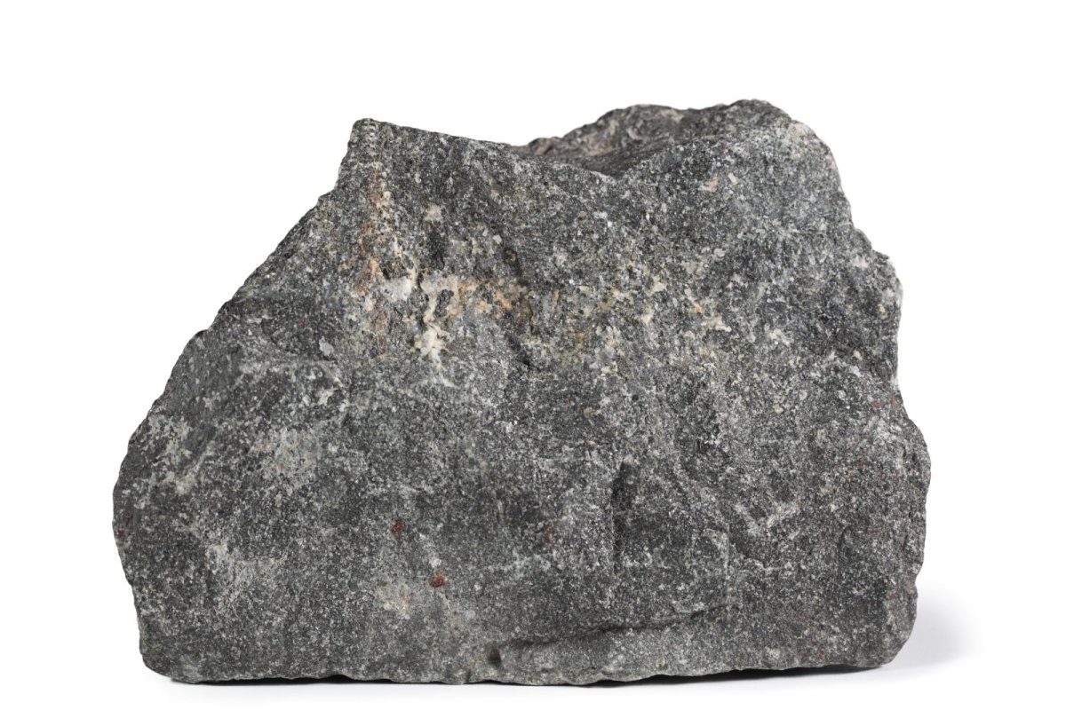 Серый гранит камень необработанный