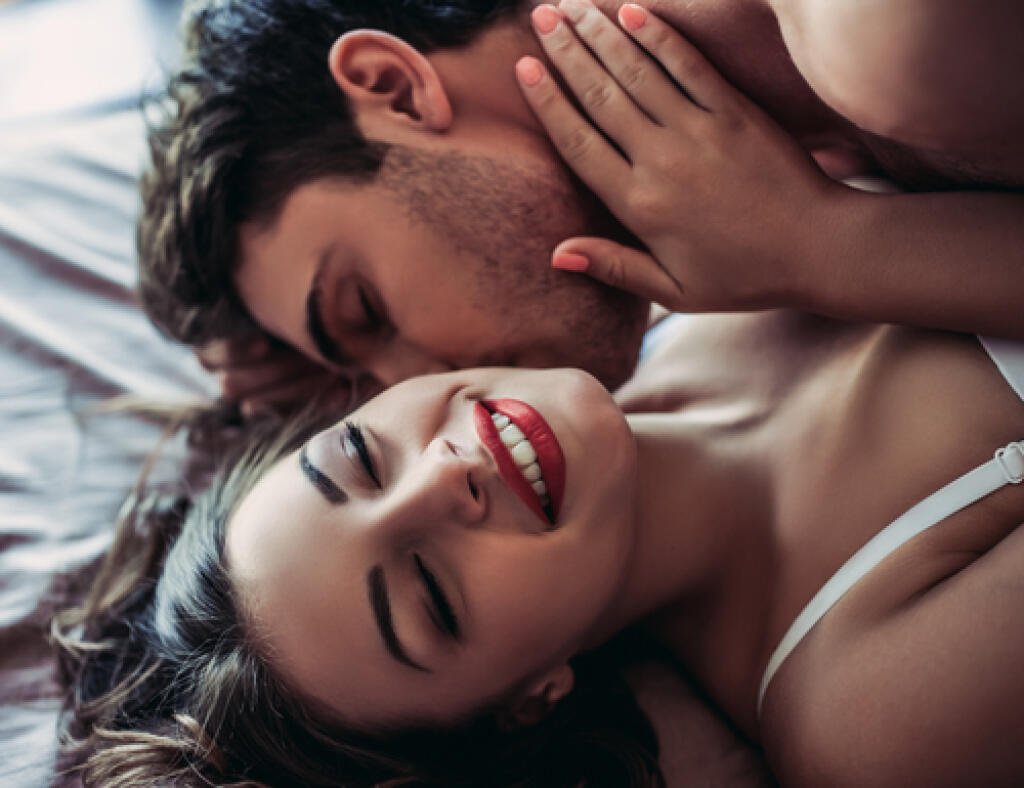 картинки нежных поцелуев мужчины и женщины