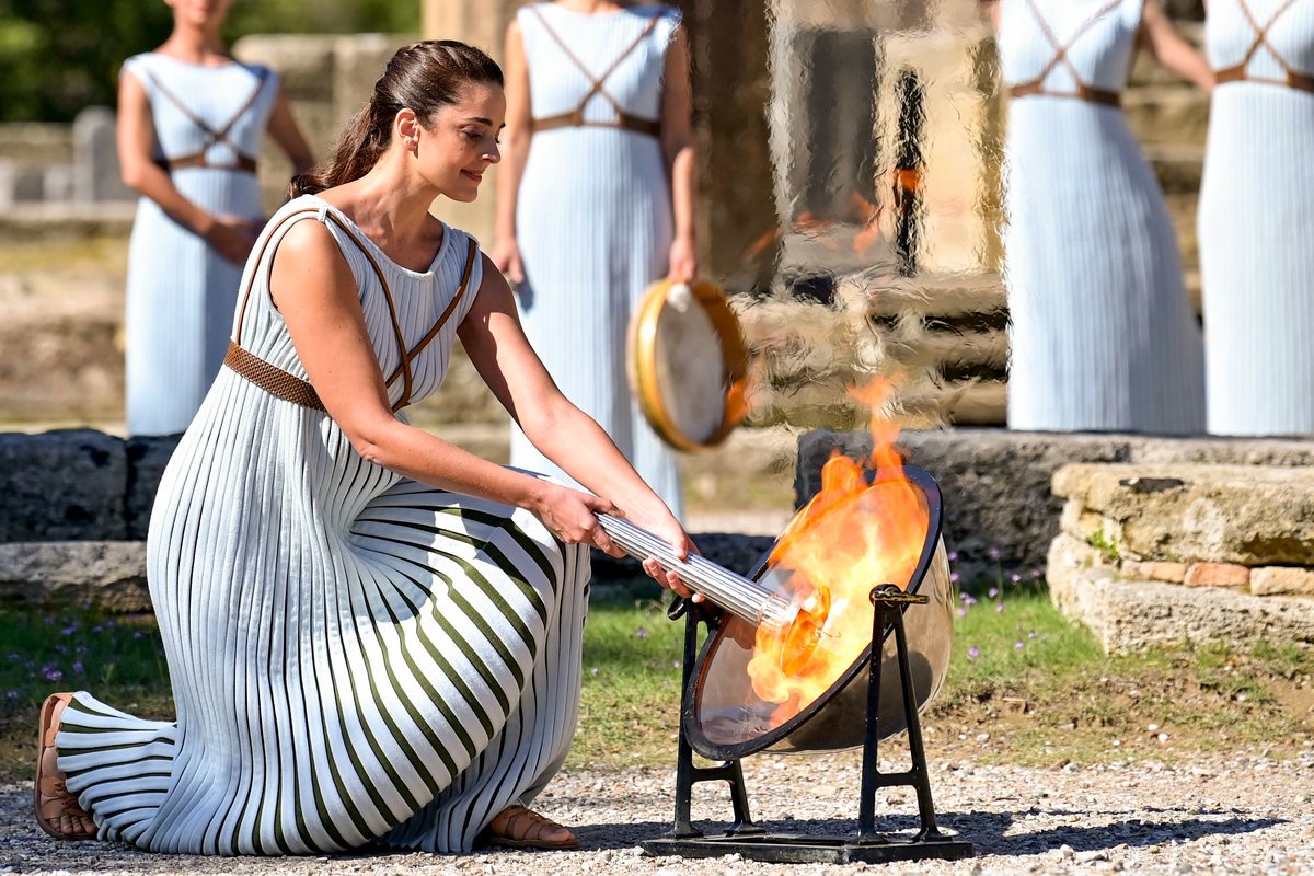 Церемония зажжения олимпийского огня в древней Греции