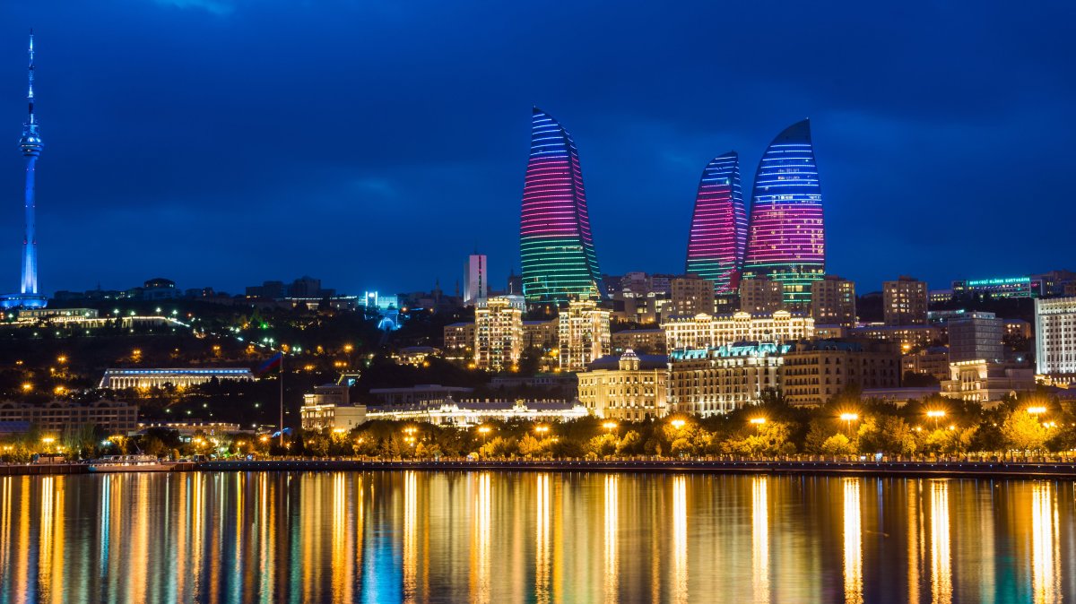 Азербайджан ночной Баку