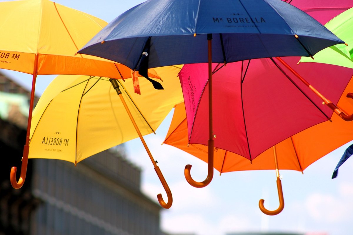 Зонтики разных цветов