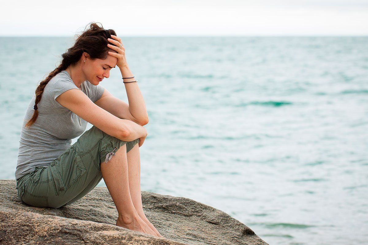 Women posing on Knees