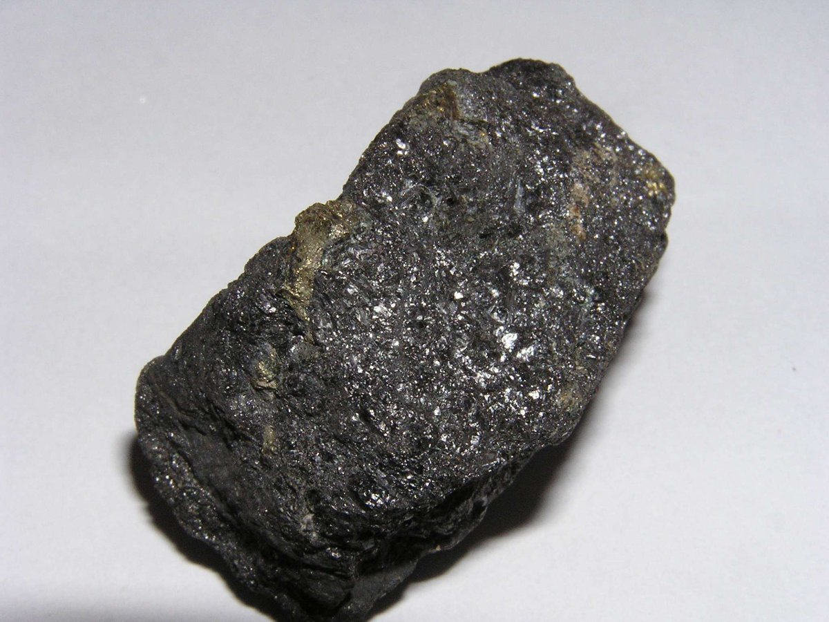 Магнетит минерал необработанный
