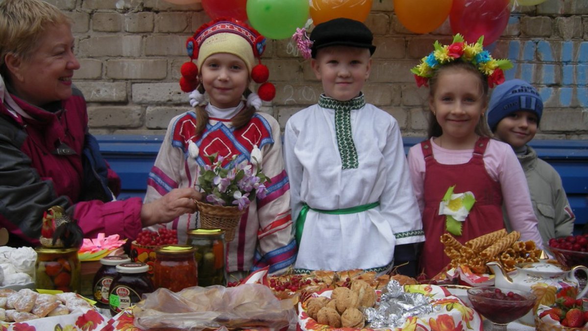 Что такое ярмарка. Ярмарка для детей. Осенняя ярмарка для детей. Образ для ярмарки в детском саду. Русская ярмарка в детском саду.