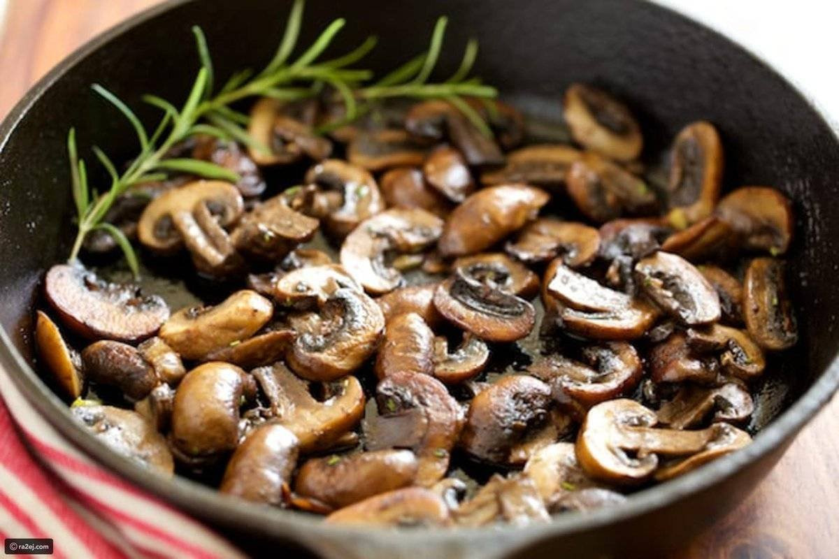 Вкусные жареные шампиньоны рецепт. Жареные грибы. Блюда с грибами. Приготовление грибов. Красивые блюда из грибов.
