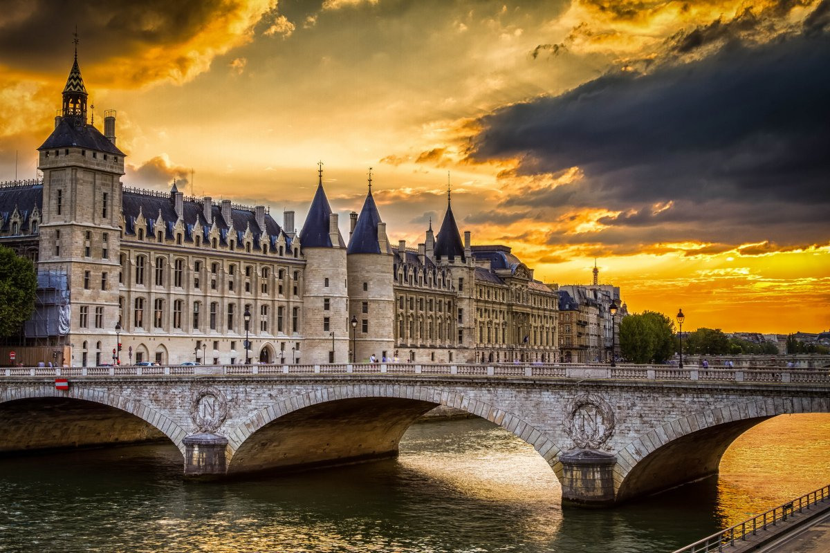 Франция красивые. Консьержери в Париже. Замок Консьержери Франция. Достопримечательность Парижа Консьержери. Дворец Консьержери в Париже фото.